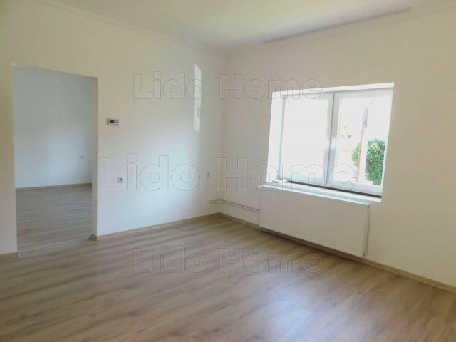 Eladó családi ház, Dombóváron 32.999 M Ft, 8 szobás