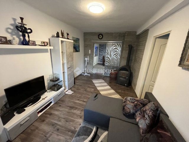 Eladó családi ház, Cecén 23.5 M Ft, 3 szobás