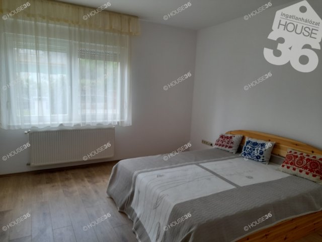 Eladó családi ház, Barcson 99.9 M Ft, 7 szobás