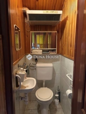 Eladó családi ház, Vácon 99 M Ft, 5 szobás