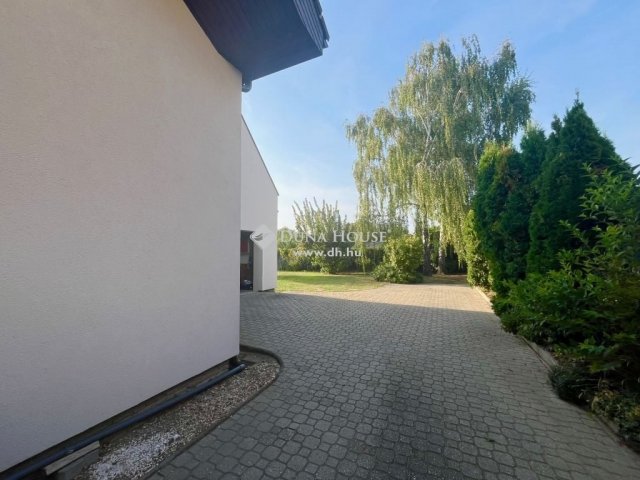 Eladó családi ház, Székesfehérvárott 194.9 M Ft, 4 szobás