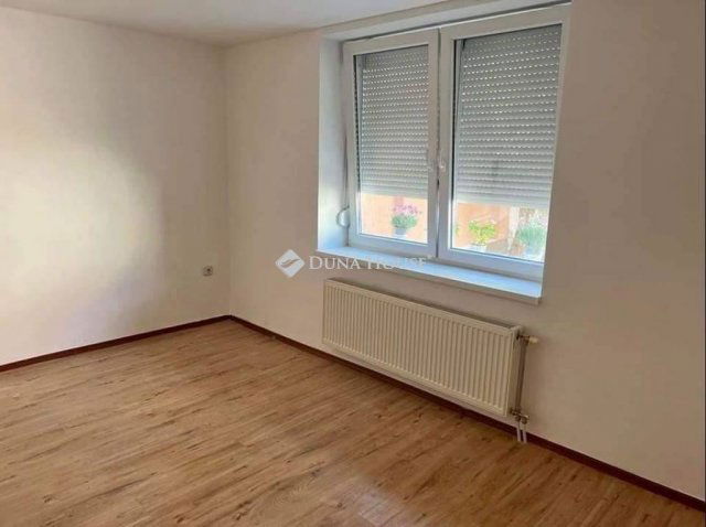 Eladó családi ház, Szolnokon, Koszorú utcában 31 M Ft, 2 szobás