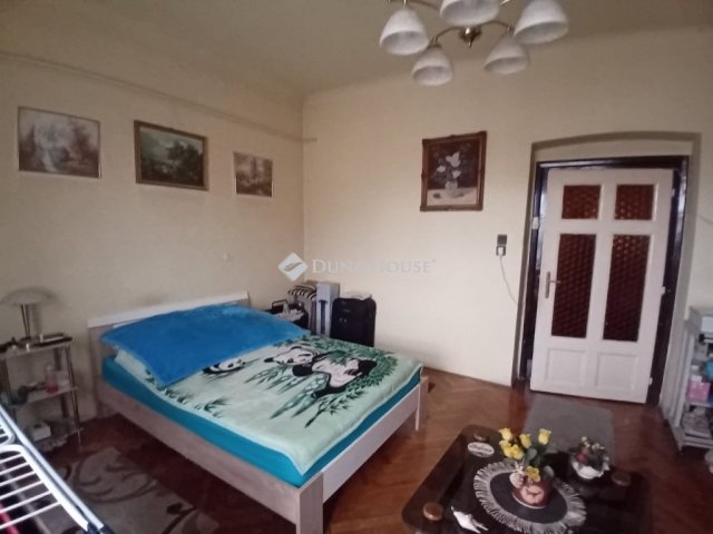 Eladó téglalakás, Győrött 25 M Ft, 1 szobás