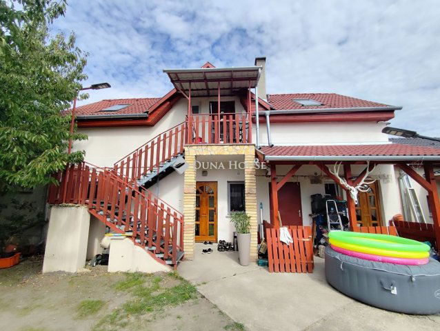 Eladó családi ház, Vecsésen 85 M Ft, 7 szobás