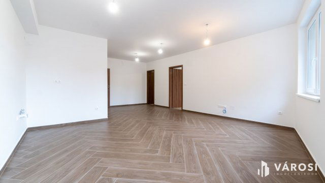 Eladó téglalakás, Siófokon 75.6 M Ft, 2 szobás