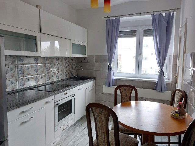 Kiadó téglalakás, albérlet, Szolnokon 200 E Ft / hó, 1+2 szobás