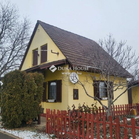 Eladó családi ház, Mohácson 24.5 M Ft, 2 szobás