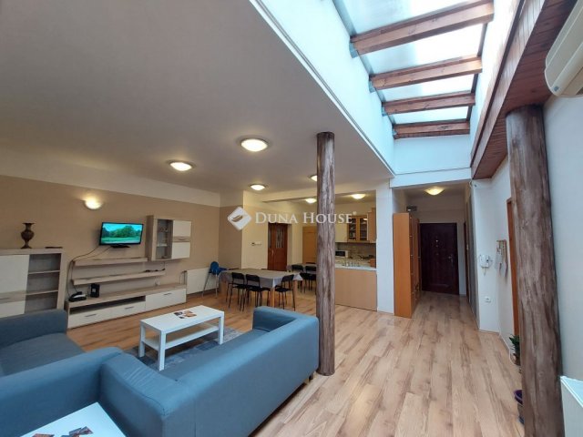 Eladó téglalakás, Szegeden, Titeli utcában 122 M Ft, 6 szobás