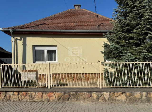 Kiadó családi ház, albérlet, Tökölön 250 E Ft / hó, 3 szobás