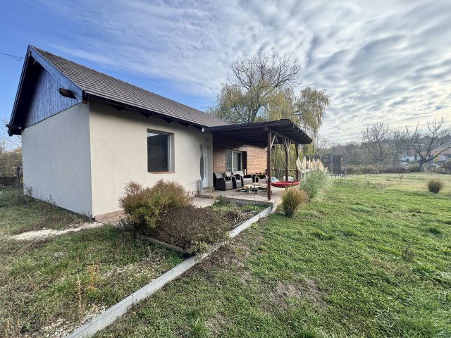 Eladó családi ház, Valkón 65 M Ft, 3 szobás