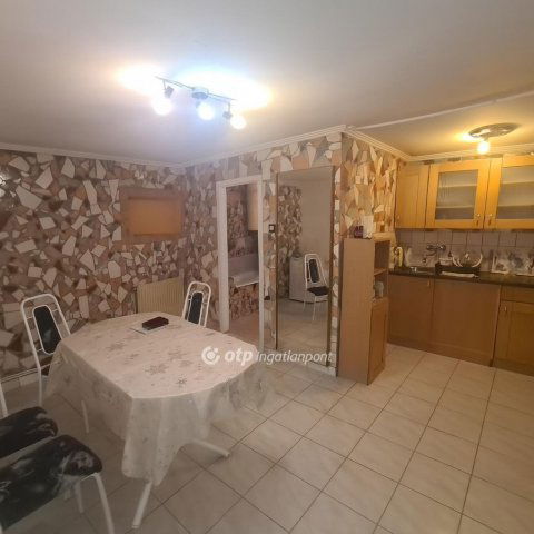 Eladó családi ház, Kiskunlacházán 44.9 M Ft, 5 szobás