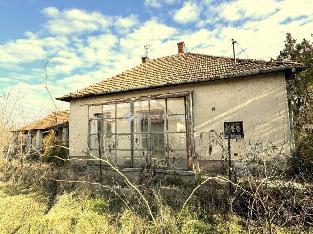 Eladó családi ház, Békésen 9 M Ft, 2 szobás