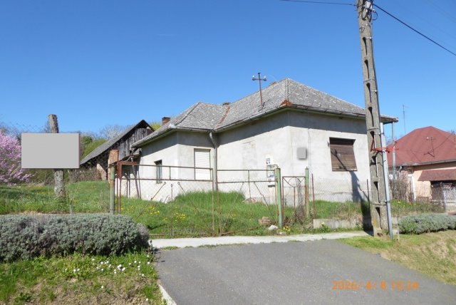 Eladó családi ház, Szilvásszentmártonon 10 M Ft, 2 szobás
