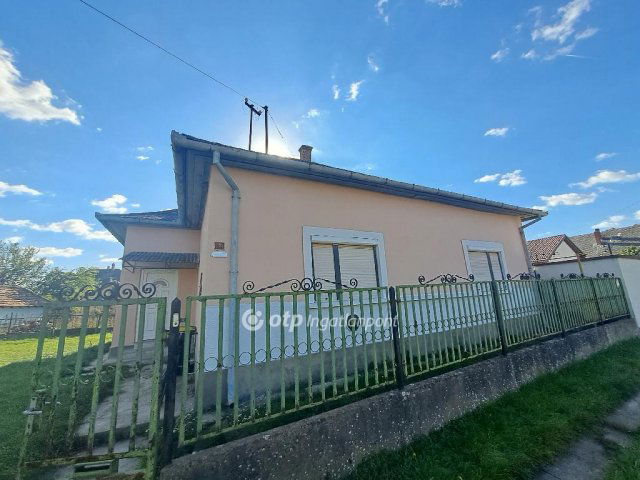 Eladó családi ház, Kenderesen 11.9 M Ft, 2+1 szobás