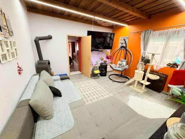 Eladó családi ház, Egerben 79.9 M Ft, 5 szobás