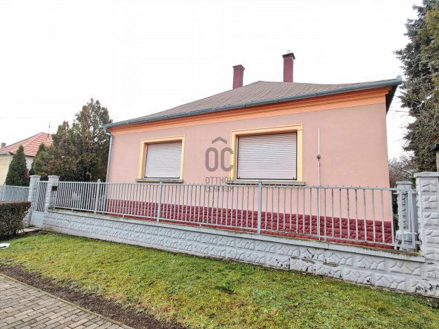 Eladó családi ház, Devecseren 38.9 M Ft, 2 szobás