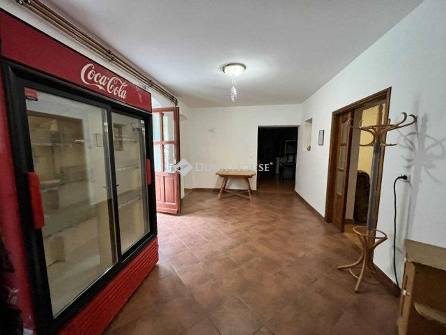 Eladó üzlethelyiség, Hőgyészen 82.55 M Ft