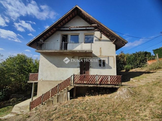 Eladó családi ház, Pécsett 52 M Ft, 6 szobás