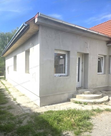Eladó családi ház, Ácson 85 M Ft, 4 szobás