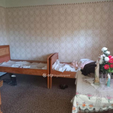 Eladó családi ház, Cereden 12 M Ft, 4 szobás