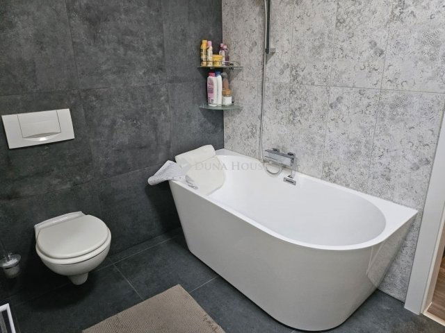 Eladó sorház, Budapesten, XV. kerületben 229 M Ft, 4 szobás