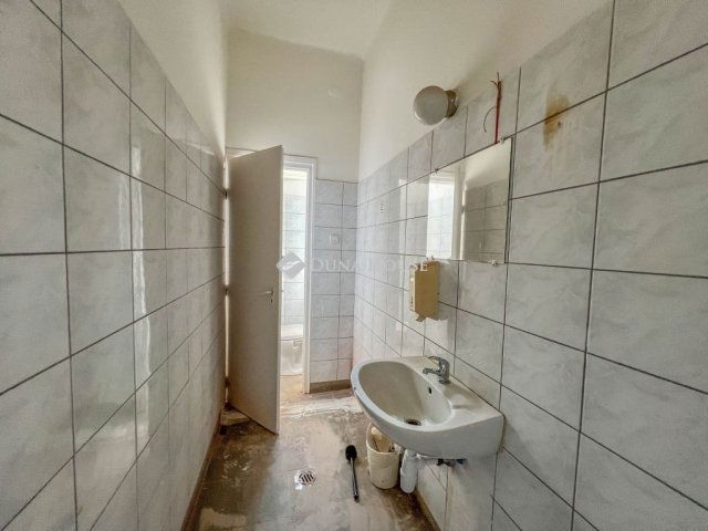 Eladó üzlethelyiség, Budapesten, XX. kerületben 68.9 M Ft