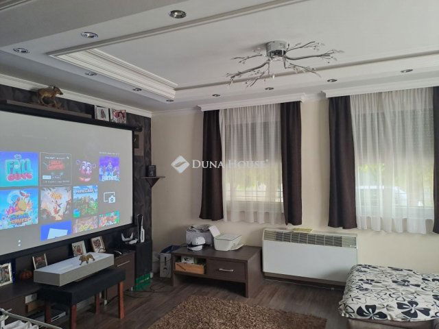 Eladó családi ház, Jászberényben 95 M Ft, 5 szobás