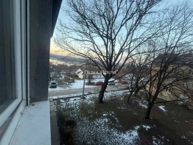 Eladó téglalakás, Lábatlanon 23.9 M Ft, 1 szobás