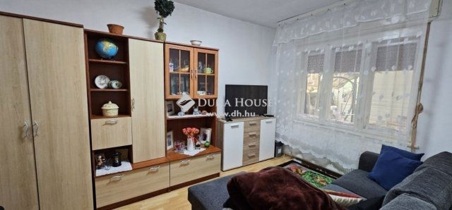 Eladó családi ház, Pécsett 65 M Ft, 3 szobás