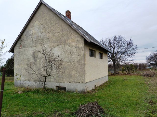 Eladó családi ház, Kőszárhegyen 18 M Ft, 3 szobás