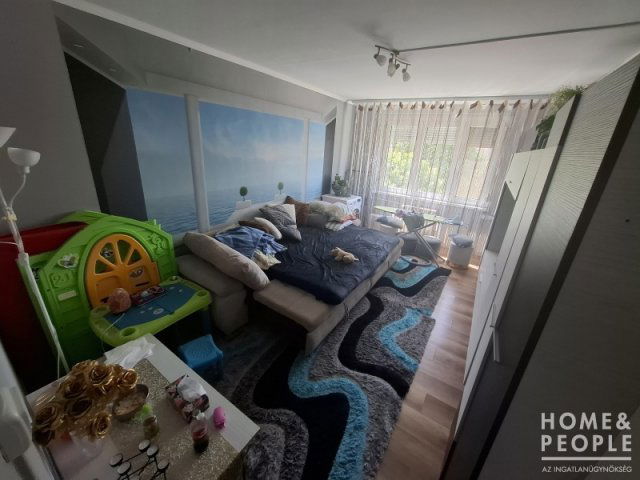 Eladó téglalakás, Szegeden 62 M Ft, 3 szobás