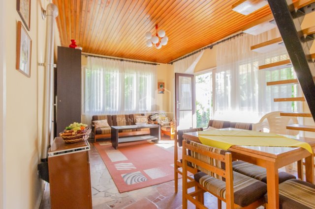 Eladó családi ház, Balatonkenesén 84 M Ft, 5 szobás