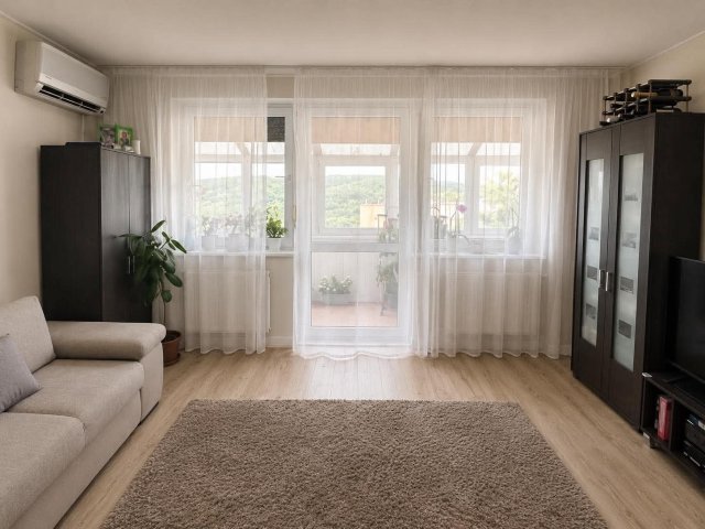 Eladó téglalakás, Komlón, Köztársaság utcában 33.3 M Ft