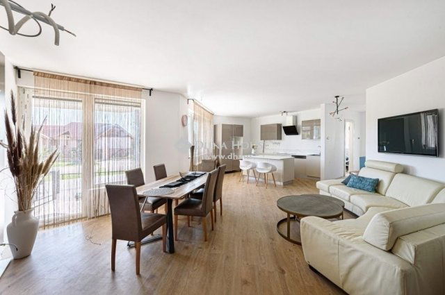 Eladó ikerház, Pécelen 134.9 M Ft, 6 szobás