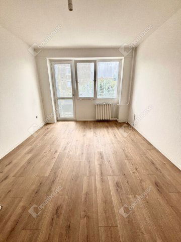 Eladó panellakás, Tatabányán 30.99 M Ft, 1 szobás