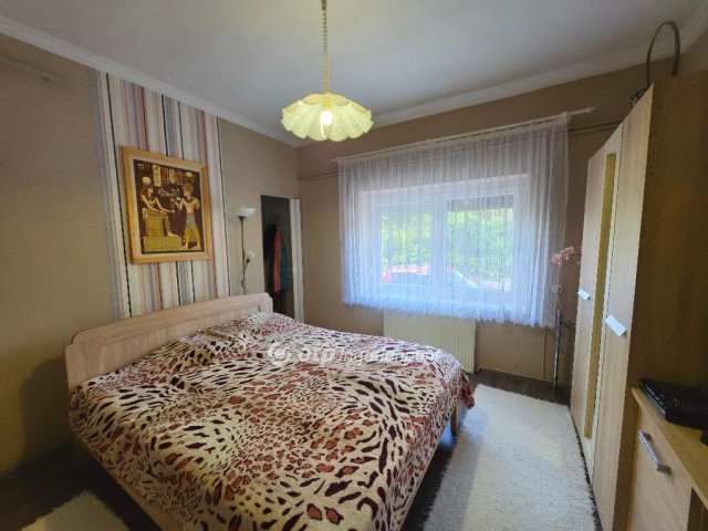 Eladó családi ház, Kisújszálláson 35 M Ft, 3 szobás