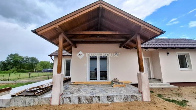 Eladó családi ház, Erdőkertesen 87.7 M Ft, 3 szobás