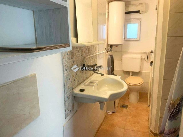 Eladó családi ház, Szegeden 34.9 M Ft, 1 szobás