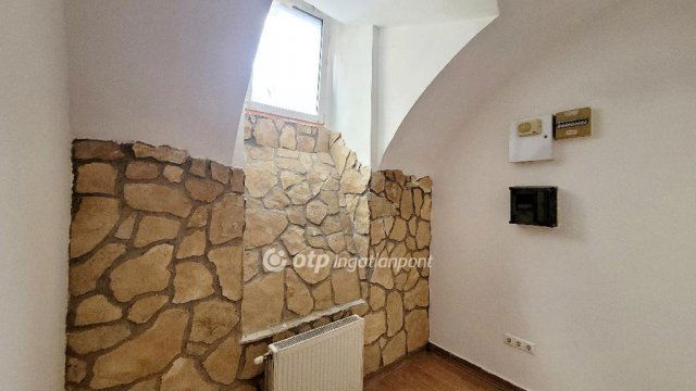 Eladó téglalakás, Budapesten, VI. kerületben 35 M Ft, 1+1 szobás