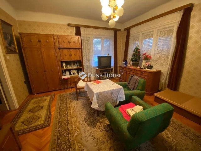 Eladó családi ház, Budaörsön 192 M Ft, 9 szobás