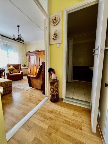 Eladó téglalakás, Pécsett 62.5 M Ft, 2+1 szobás