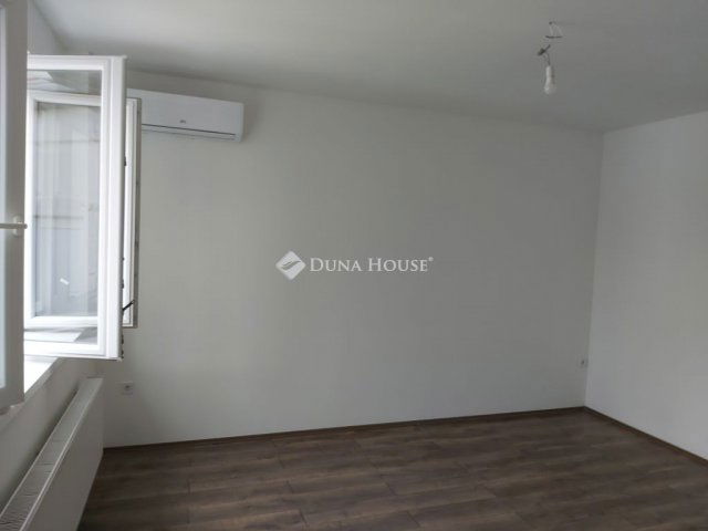 Eladó családi ház, Dunaharasztin 50 M Ft, 2 szobás