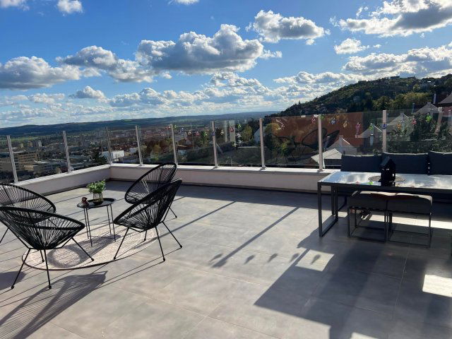 Eladó családi ház, Pécsett 229.9 M Ft, 4 szobás