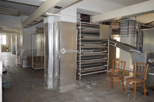 Eladó ipari ingatlan, Földesen 120 M Ft / költözzbe.hu