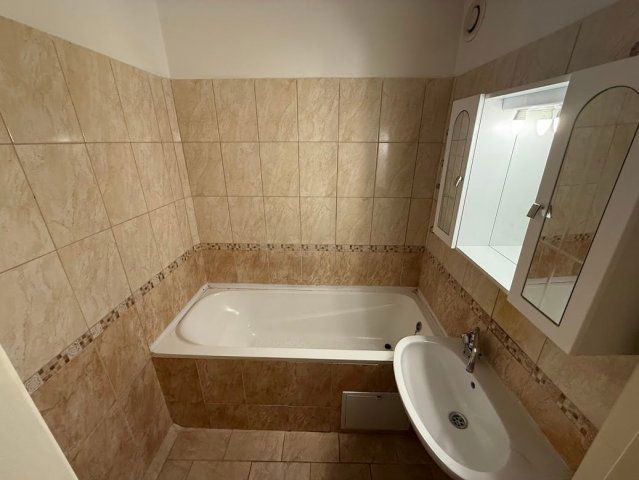 Eladó panellakás, Kecskeméten 44.5 M Ft, 3+1 szobás