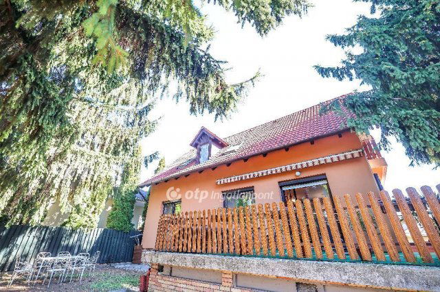 Eladó családi ház, Budaörsön 219.8 M Ft, 4+1 szobás