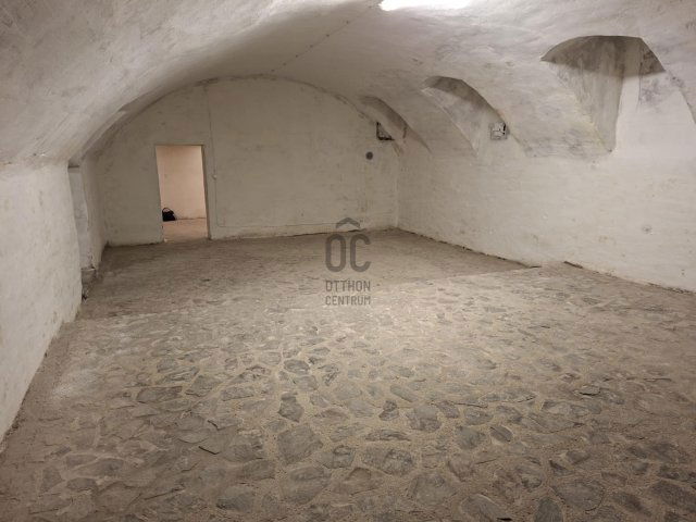 Eladó ipari ingatlan, Budapesten, IX. kerületben 125 M Ft