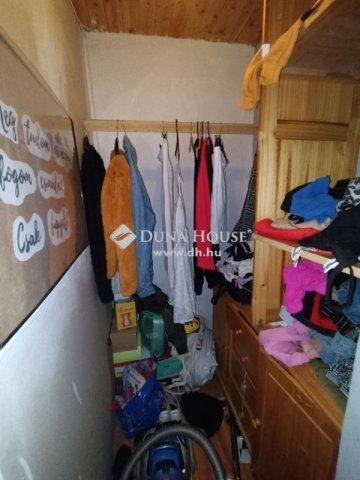 Eladó családi ház, Százhalombattán 75 M Ft, 5 szobás