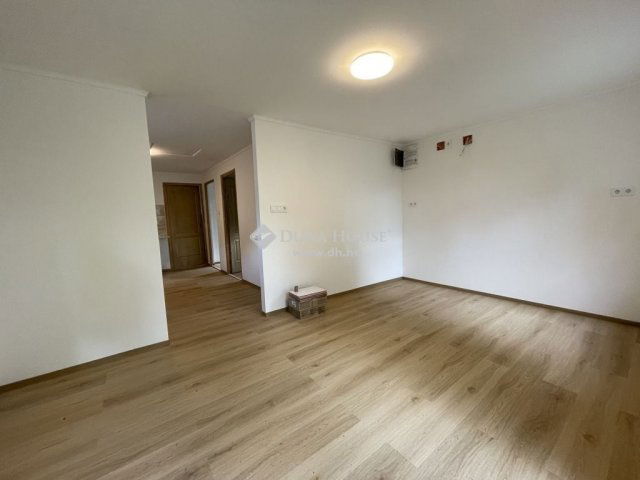 Eladó nyaraló, Dömsödön 26 M Ft, 3 szobás