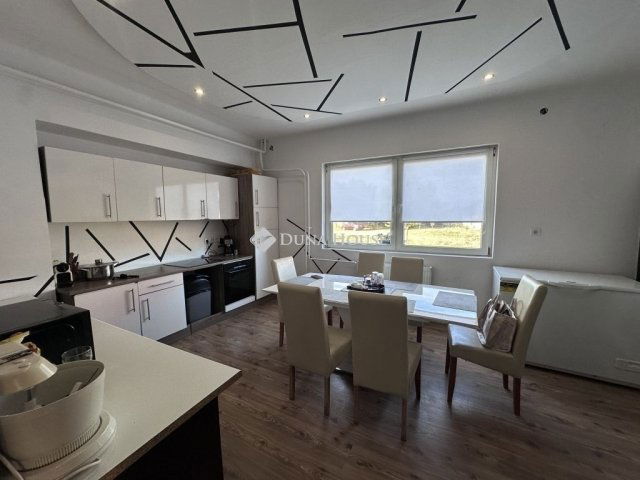 Eladó családi ház, Makón 64 M Ft, 4 szobás